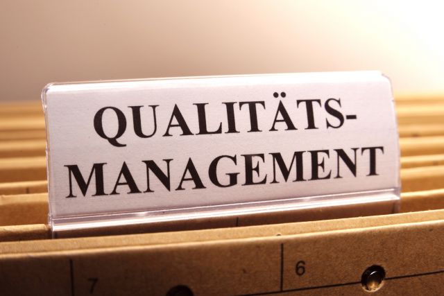 Vintage Registerkartei zum Thema Qualitätsmanagement