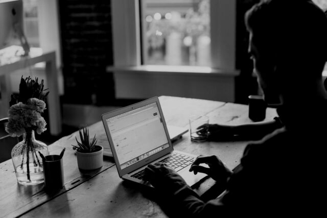 bench-accounting-C3V88BOoRoM-unsplash-scaled-darken