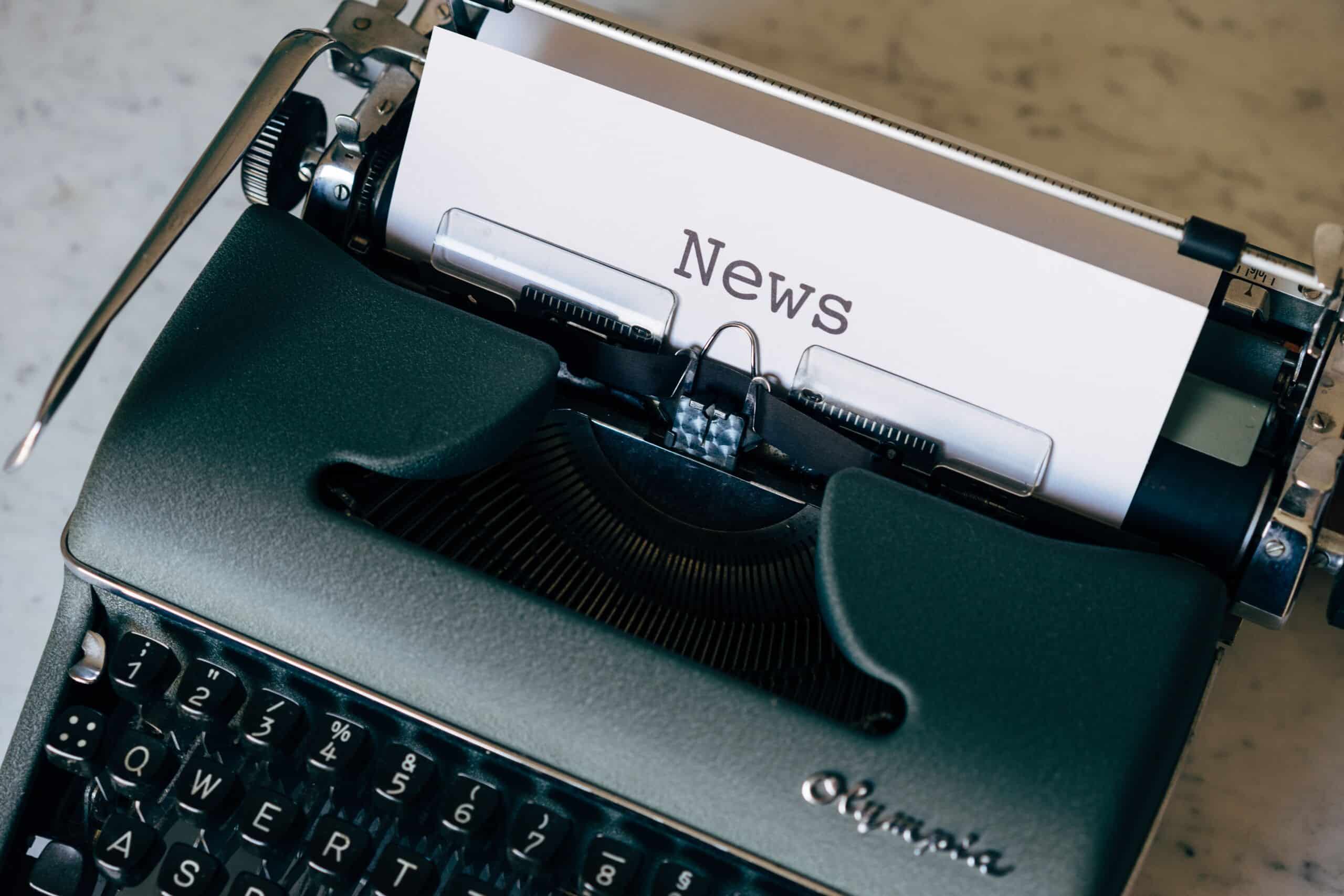 Schreibmaschine mit Newszettel