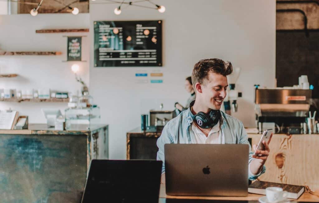 Mobiles Arbeiten – Definition, Vorteile & Tipps austin-distel-TluMvvrZ57g-unsplash