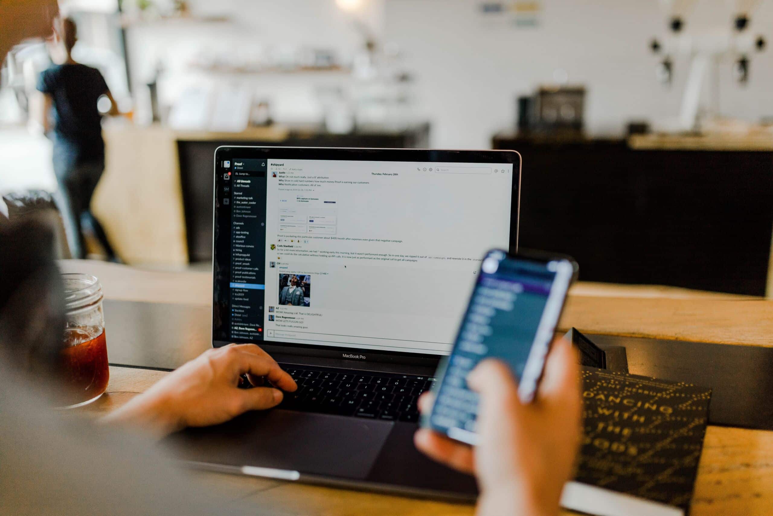 Slack auf dem Laptop geöffnet