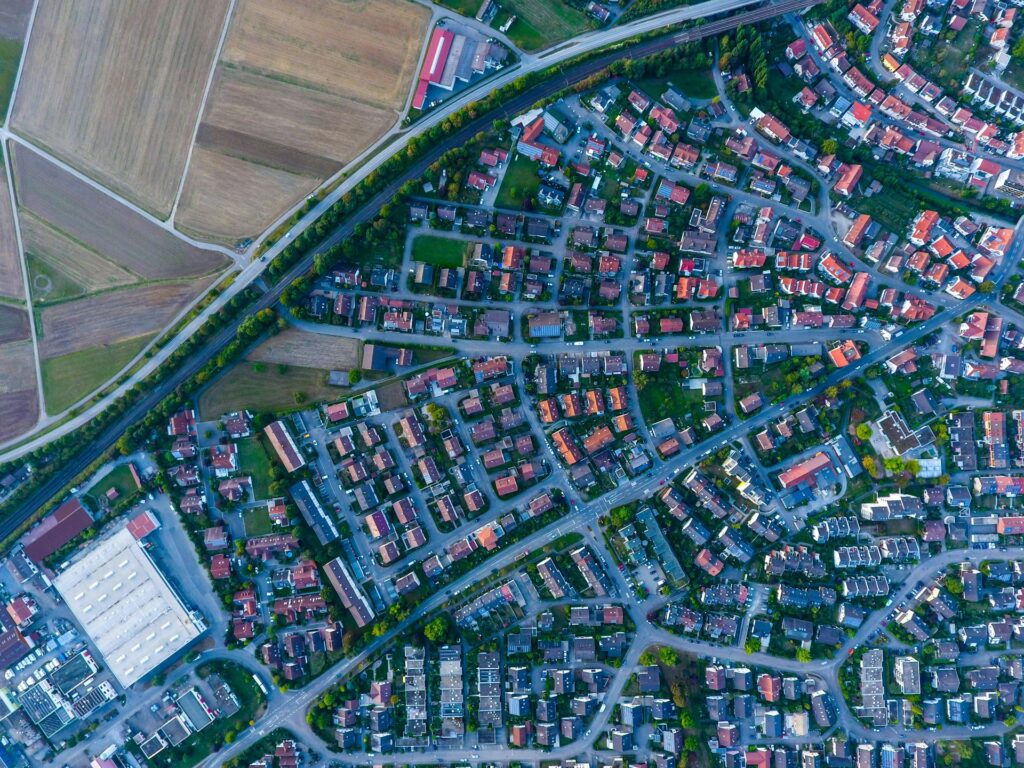 Von der Papierstadt zur digitalen Verwaltung max-bottinger-Gup8MCvSsf0-unsplash
