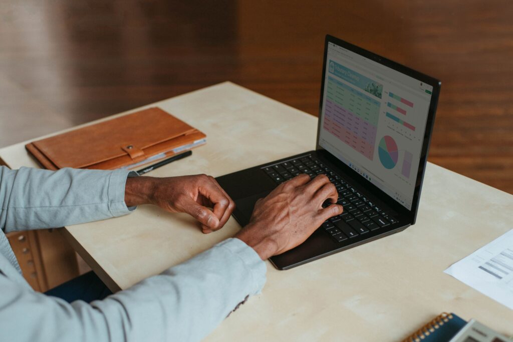 Remote Tools: Diese Top 4 Tools solltest Du kennen windows-MYomVPpR5FU-unsplash-scaled