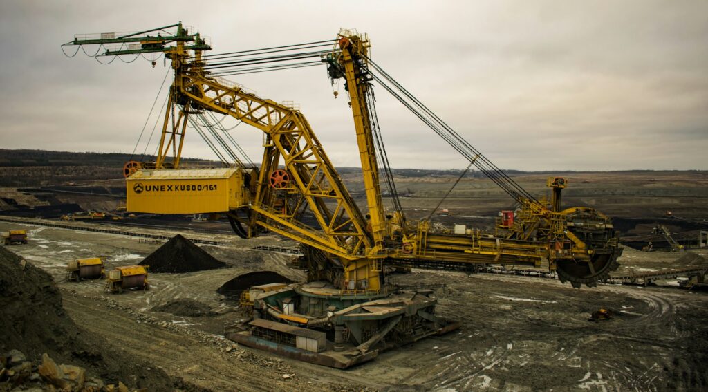 Honorarzonen der HOAI verstehen Ein Kran, der auf einer Baustelle steht