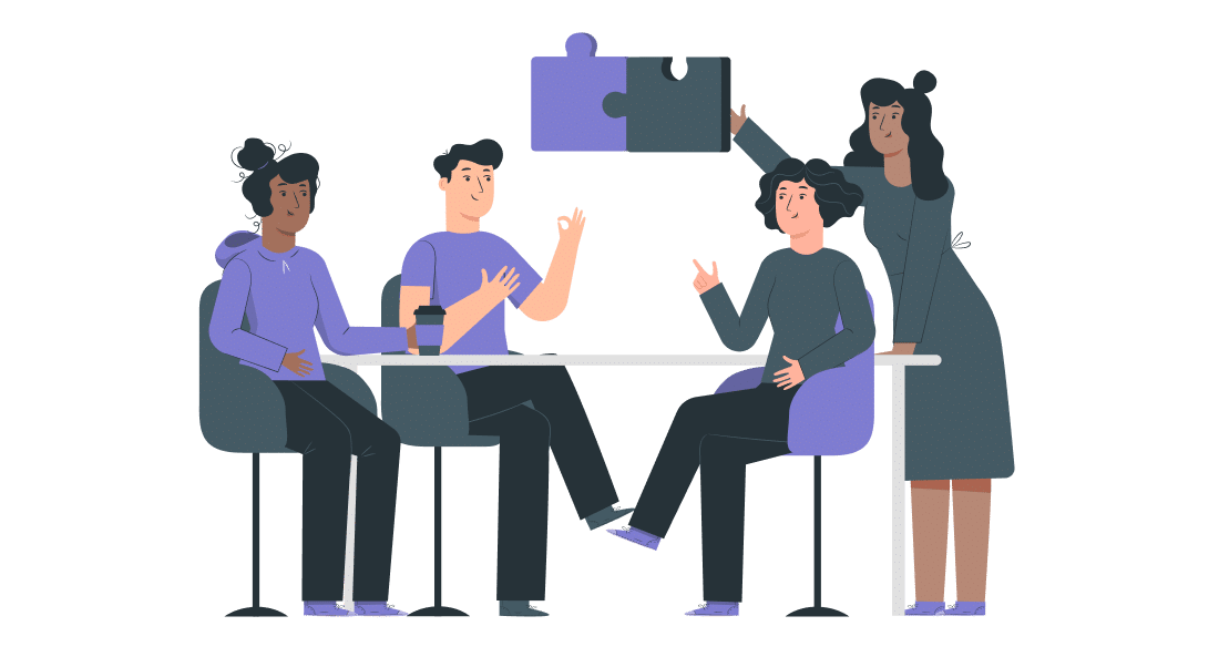 Hero Image Vier Personen sitzen um einen Tisch und diskutieren, während eine weitere Person ein passendes Puzzlestück über dem Tisch einfügt – symbolisiert Teamarbeit und gemeinsames Problemlösen.